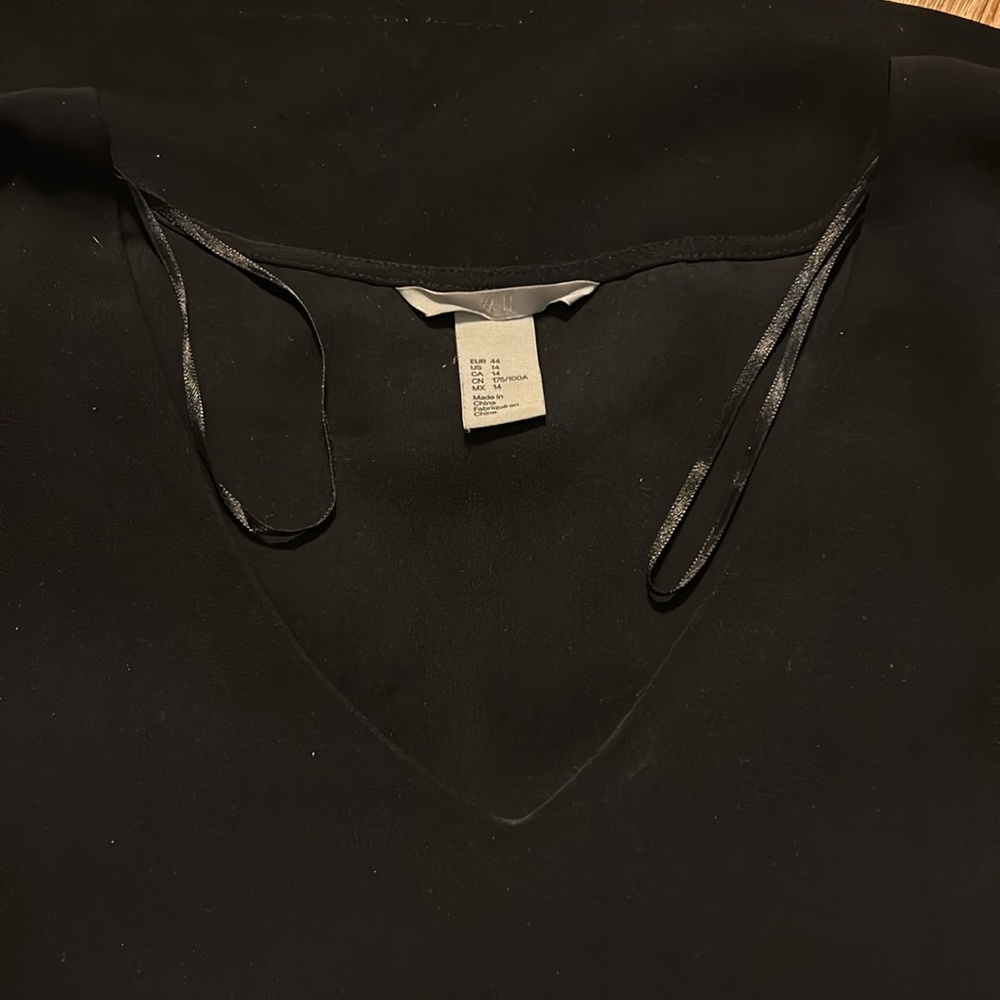 3/4 Flutter Sleeve Top From H&M - image 6